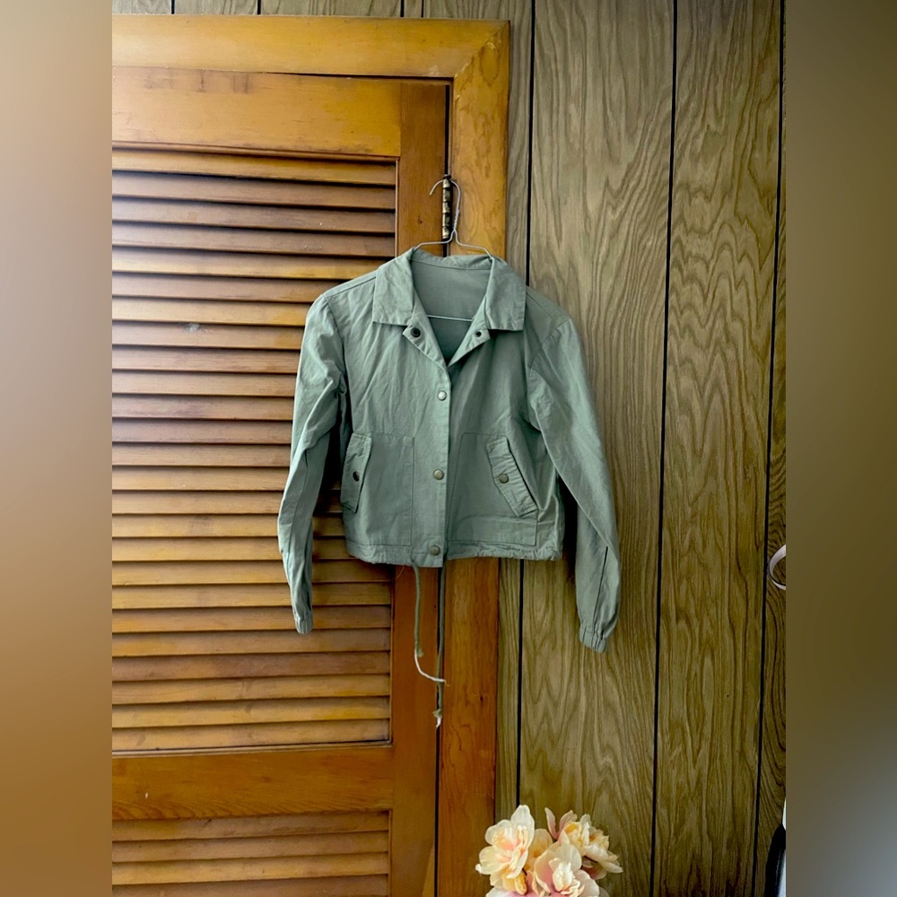 Cropped button jacket